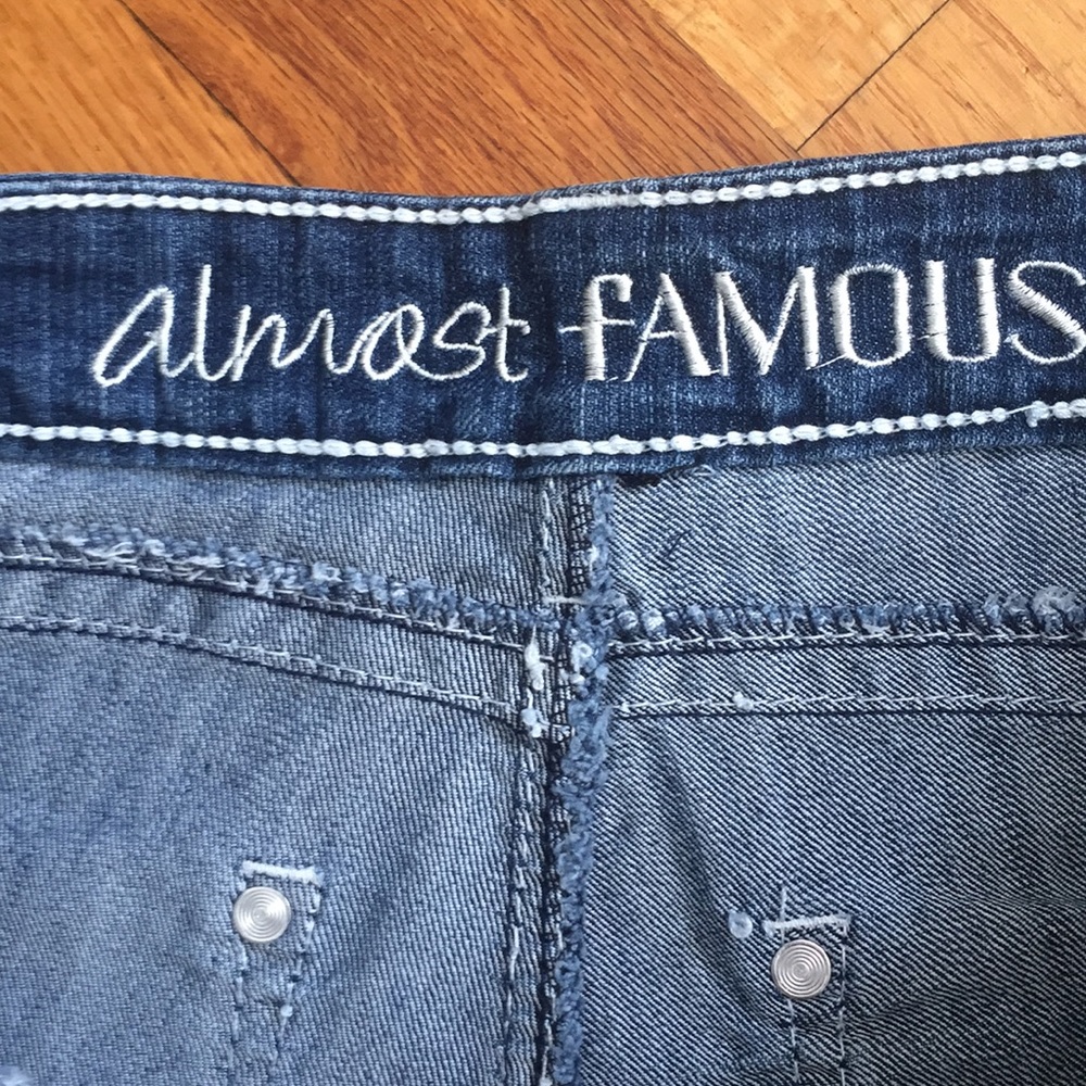 Almost Famous Jean shorts - Picture 5 of 6